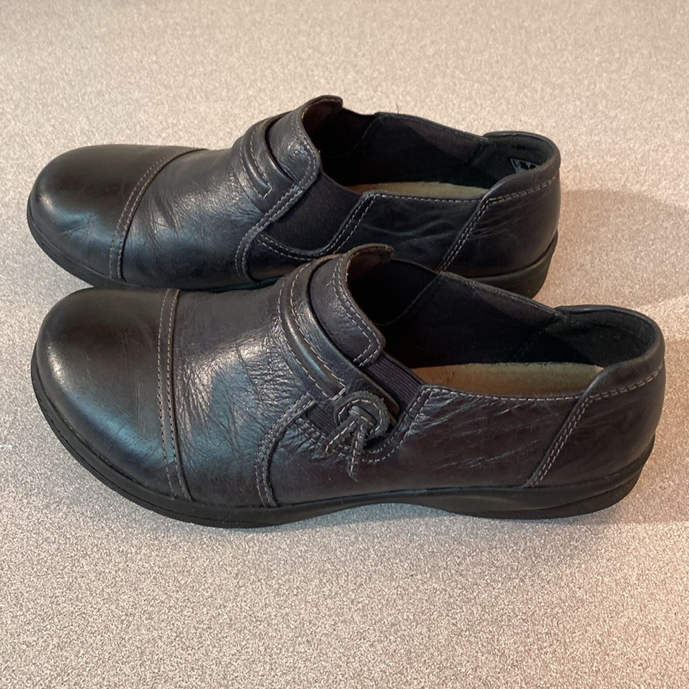 Clarks - Cheyn madi leather slip-on shoes. Size 7